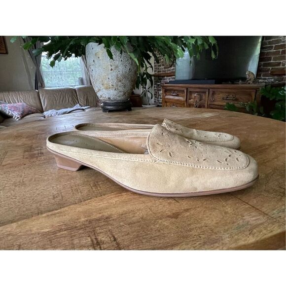 ANTONIO MELANI Suede Beige Mules Women's with a small comfortable heel 7.5 - Picture 1 of 6